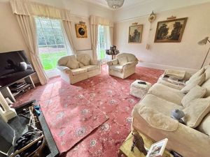 Lounge- click for photo gallery